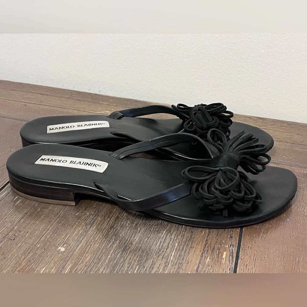 Manolo Blahnik Black Leather Bow Accents Sandals size 37 Women’s US size 7 - Picture 1 of 12